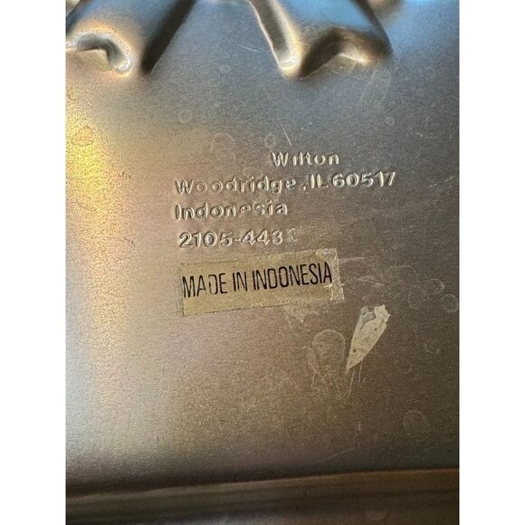 Pair of Wilton Merry Snowman Cake Pan and Holiday Bear with banner Aluminum - Picture 10 of 11